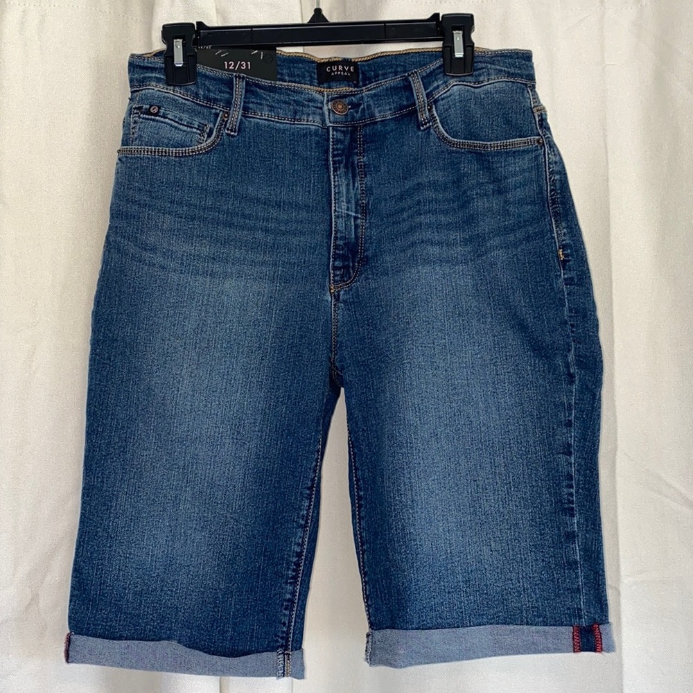 NWT Curve Appeal Bermuda Shorts. Size 12 or 31.
